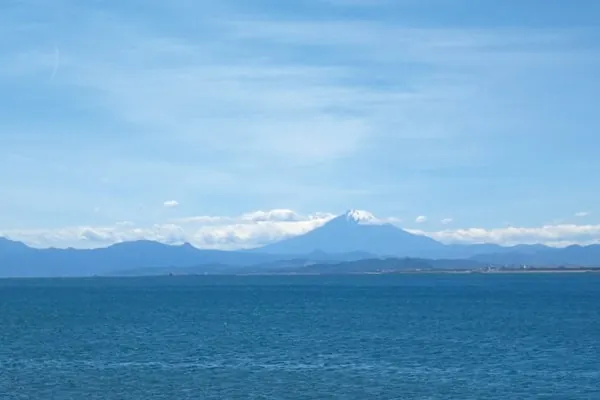 岩井海岸から望む富士山
